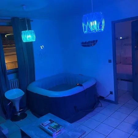 Appartement Jacuzzi Au Coeur De *